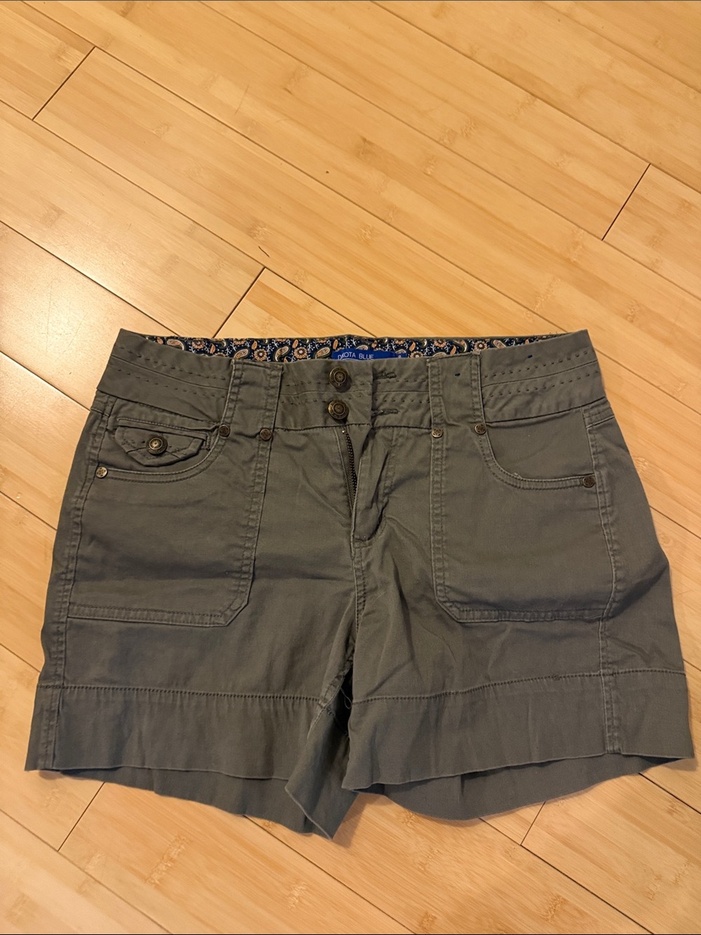 Women’s Olive Green Utility Cargo Shorts with Front Pockets